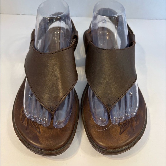 Born brown leather t-strap thong sandals size 9 - Picture 12 of 12